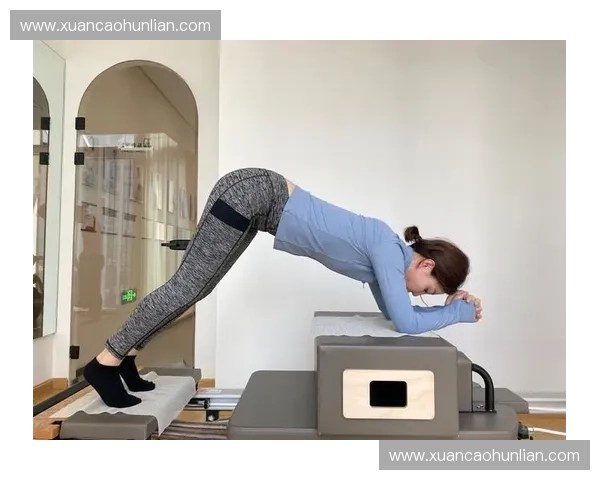 核心训练凳助力全面提升体能锻炼效果,塑造完美身材的理想选择 核心训练凳助力全面提升体能锻炼效果,塑造完美身材的理想选择